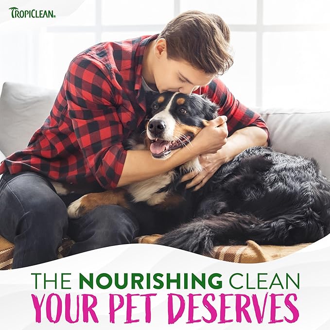 TropiClean Berry & Coconut Dog Wipes for Paws and Butt | Deep Cleaning Dog Grooming Wipes | Safe for The Face | Cat Friendly | 20 Count