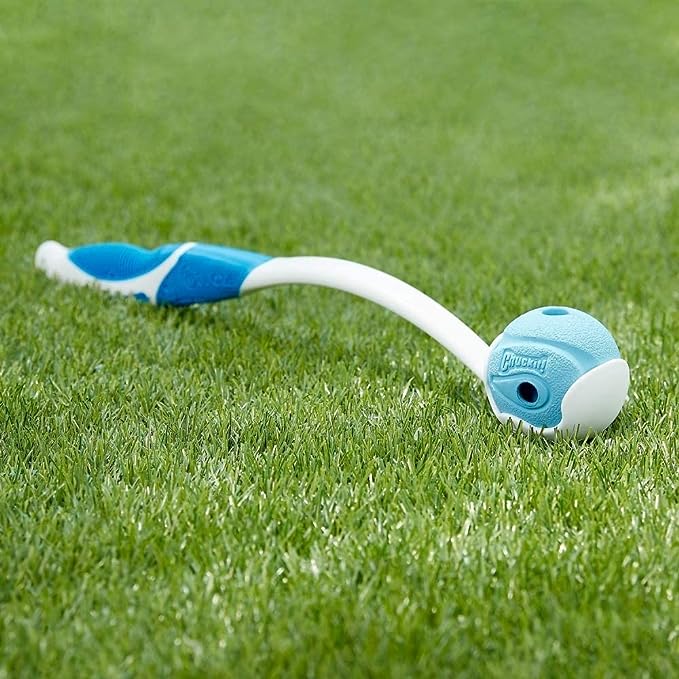 Chuckit The Whistler Ball Dog Toy, Large (3 Inch Diameter) for Dogs 60-100 lbs, Pack of 1