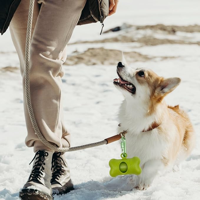 Bag Dispenser Dog Poop Bags Holder Dog Waste Bags Dispenser with Leak-Proof Green Poop Bags for Leash On The Go for Walking Dogs Outdoor(1 Holder 15 Bags，Grass Green)